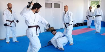 László Pethő – Instructorul care predă Krav-Maga ca o artă a vieții conștiente